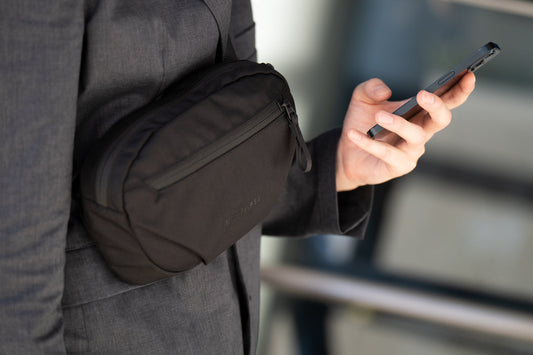 かさばらない、でも必要なものは全部入る。Compact Sling